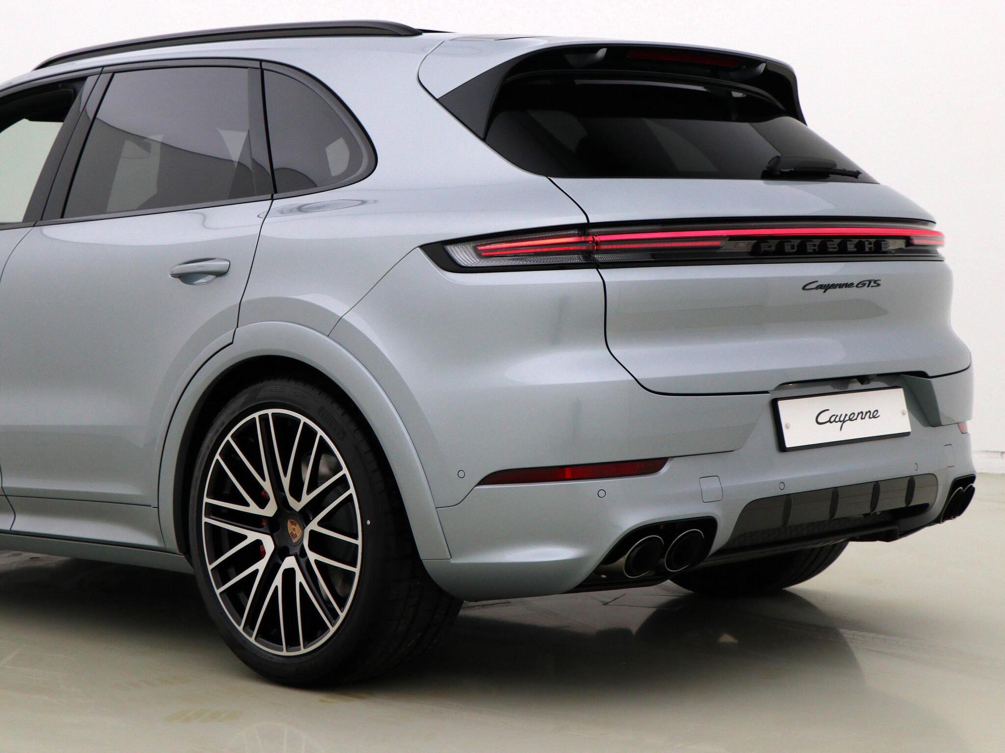 Porsche Cayenne view 12