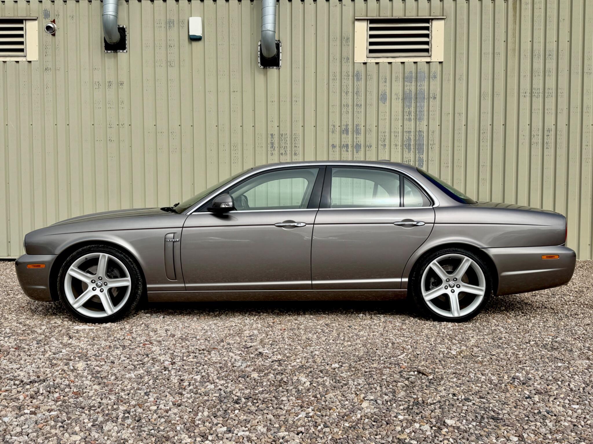Jaguar XJ view 5