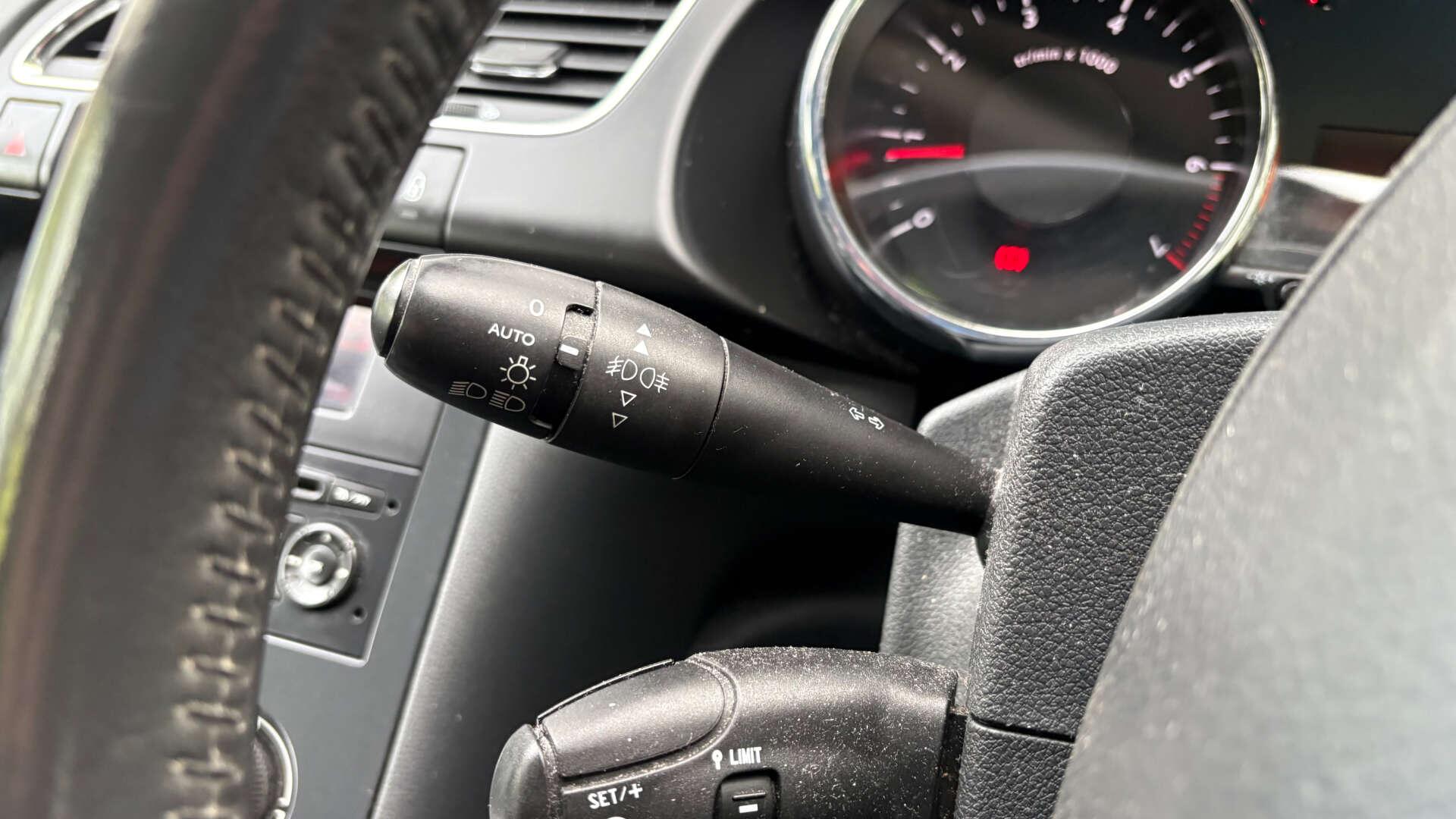 Peugeot 3008 view 17