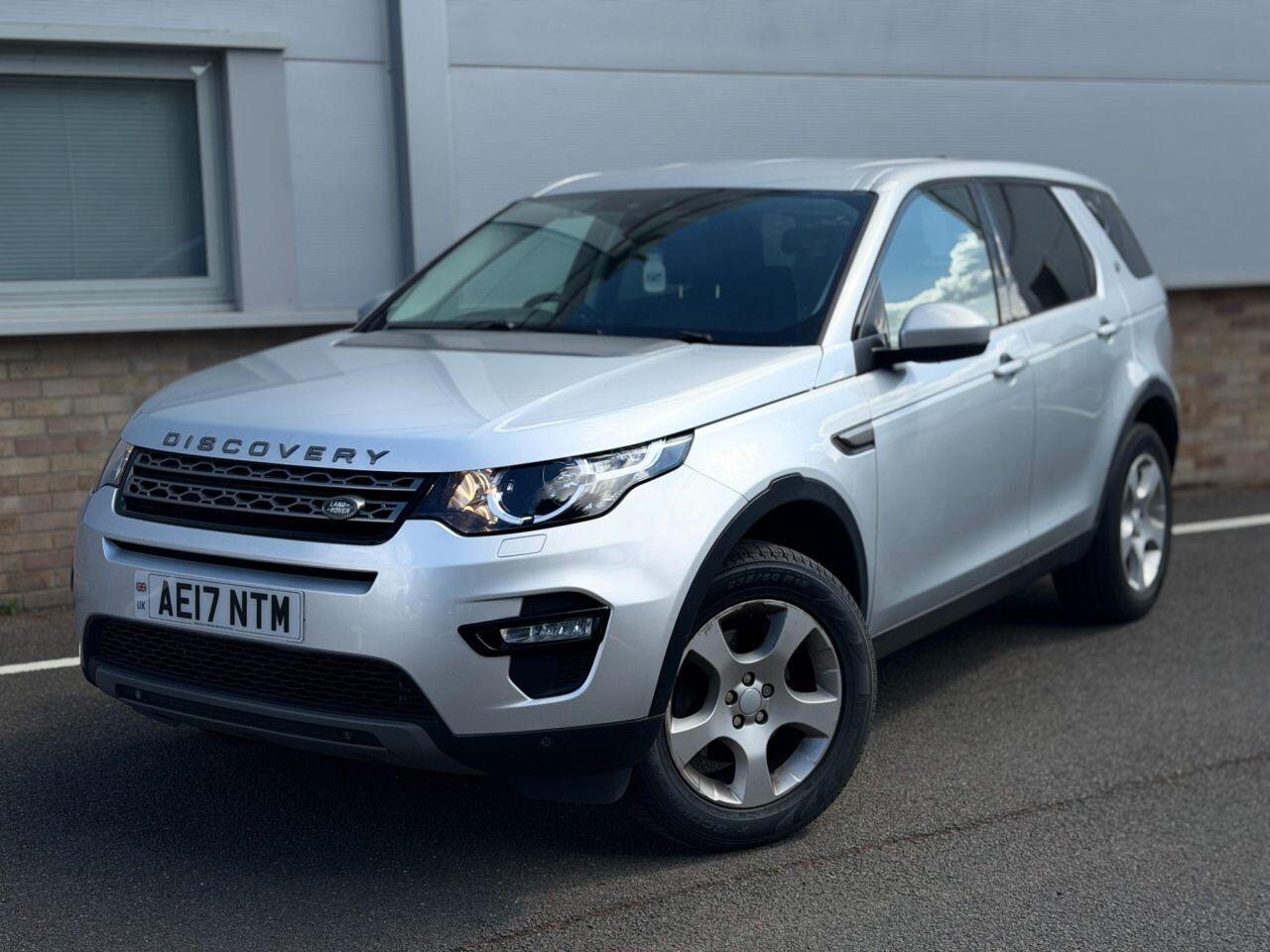 Land Rover Discovery Sport view 2