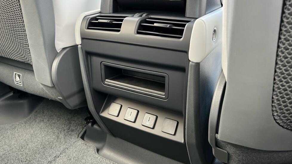 Land Rover Defender view 18