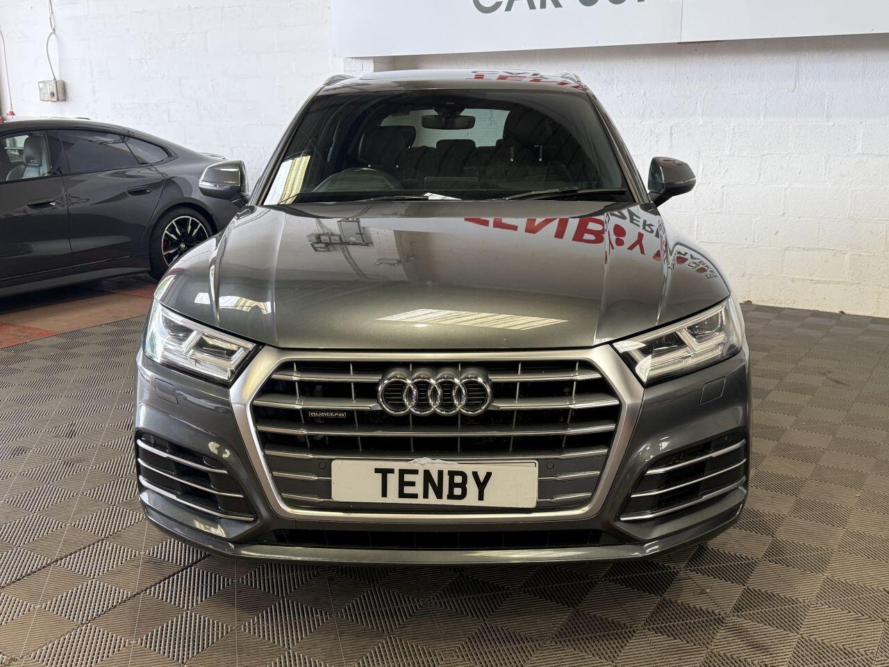 Audi Q5 view 3