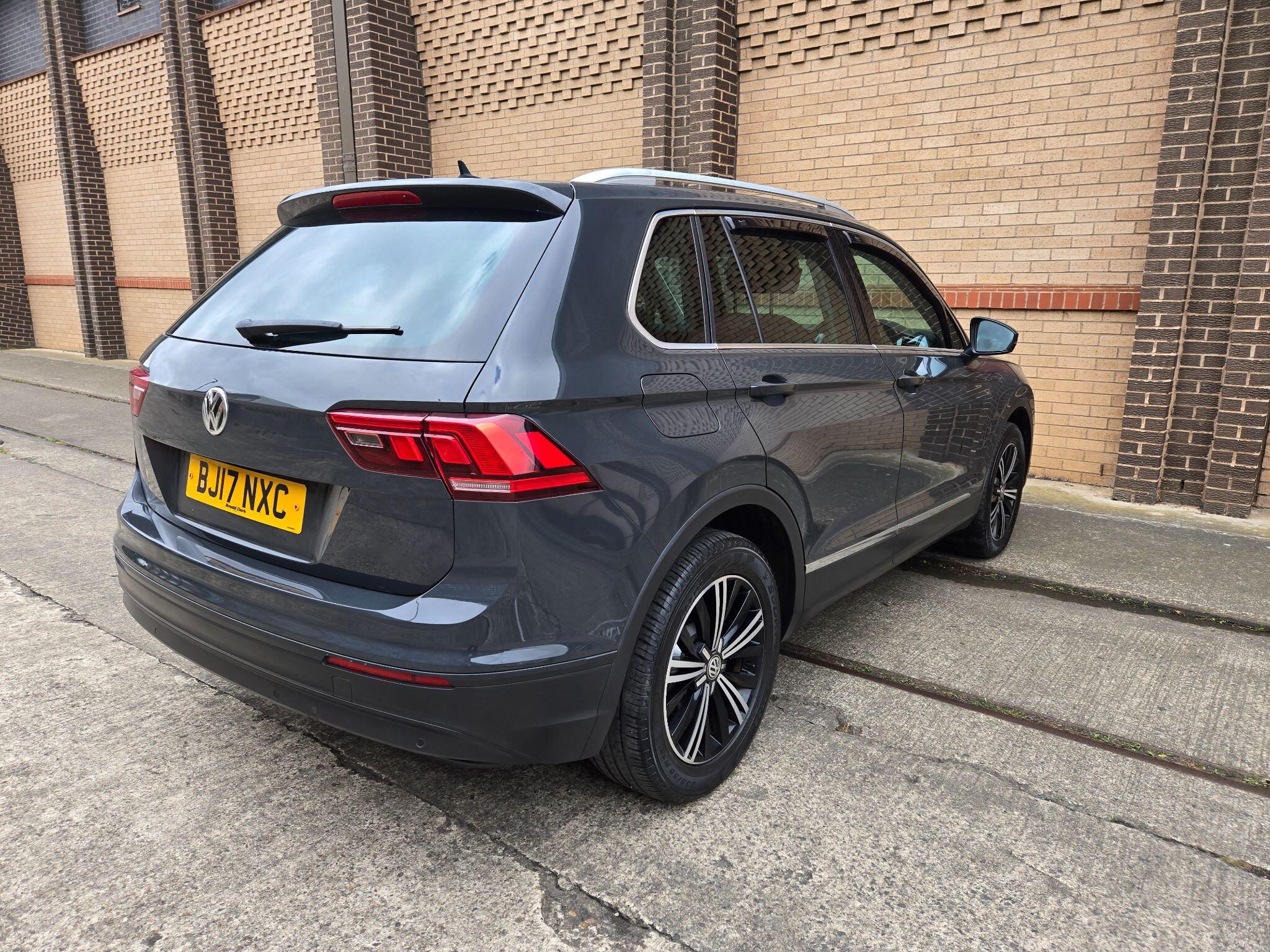 2017 Volkswagen Tiguan 2.0 TDI BlueMotion Tech SE Navigation Euro 6 (s/s) 5dr • 57,000 miles image 5