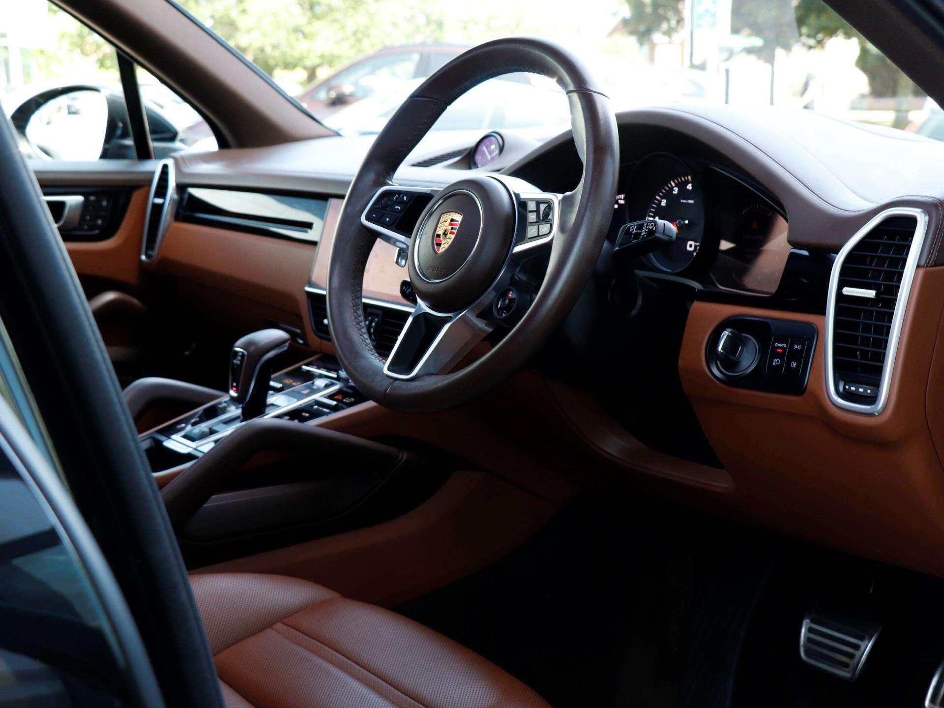 Porsche Cayenne view 11