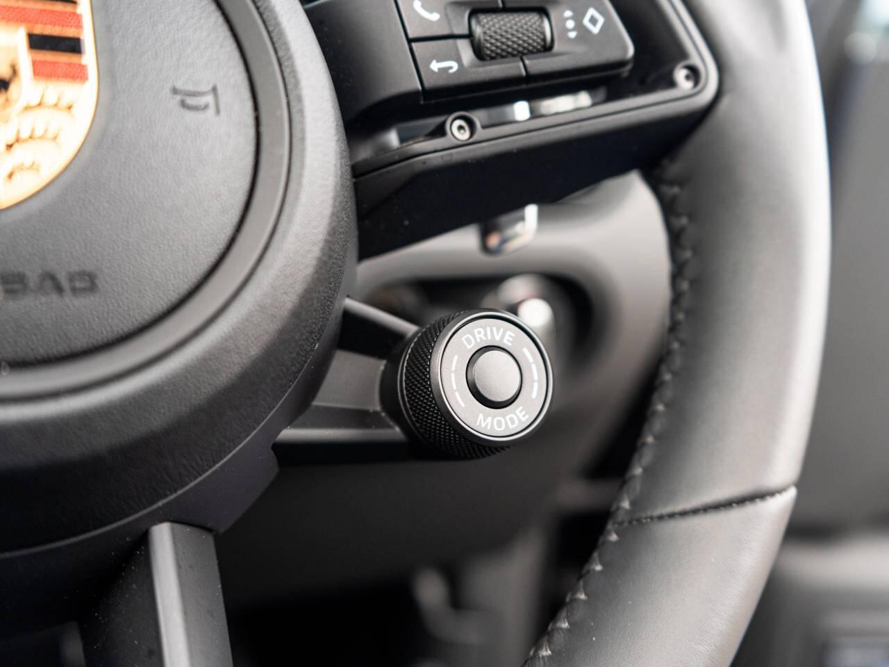 Porsche Macan view 23