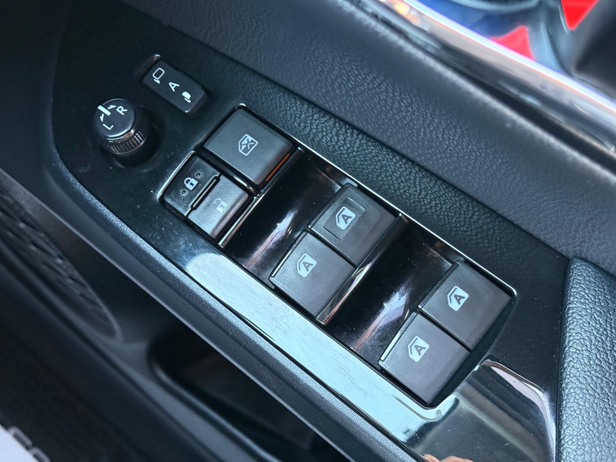 Toyota Prius - Image 71
