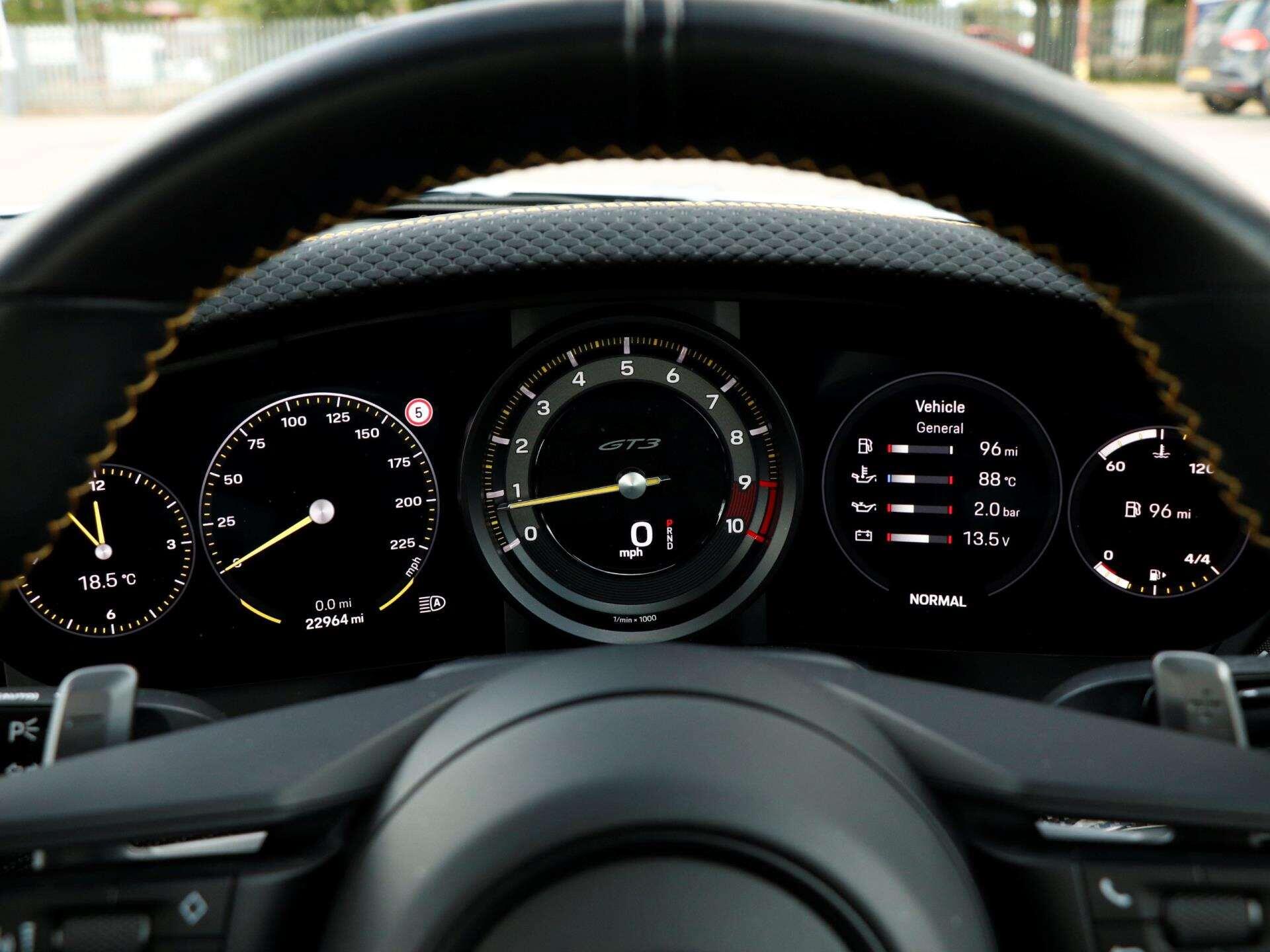 Porsche 911 view 12
