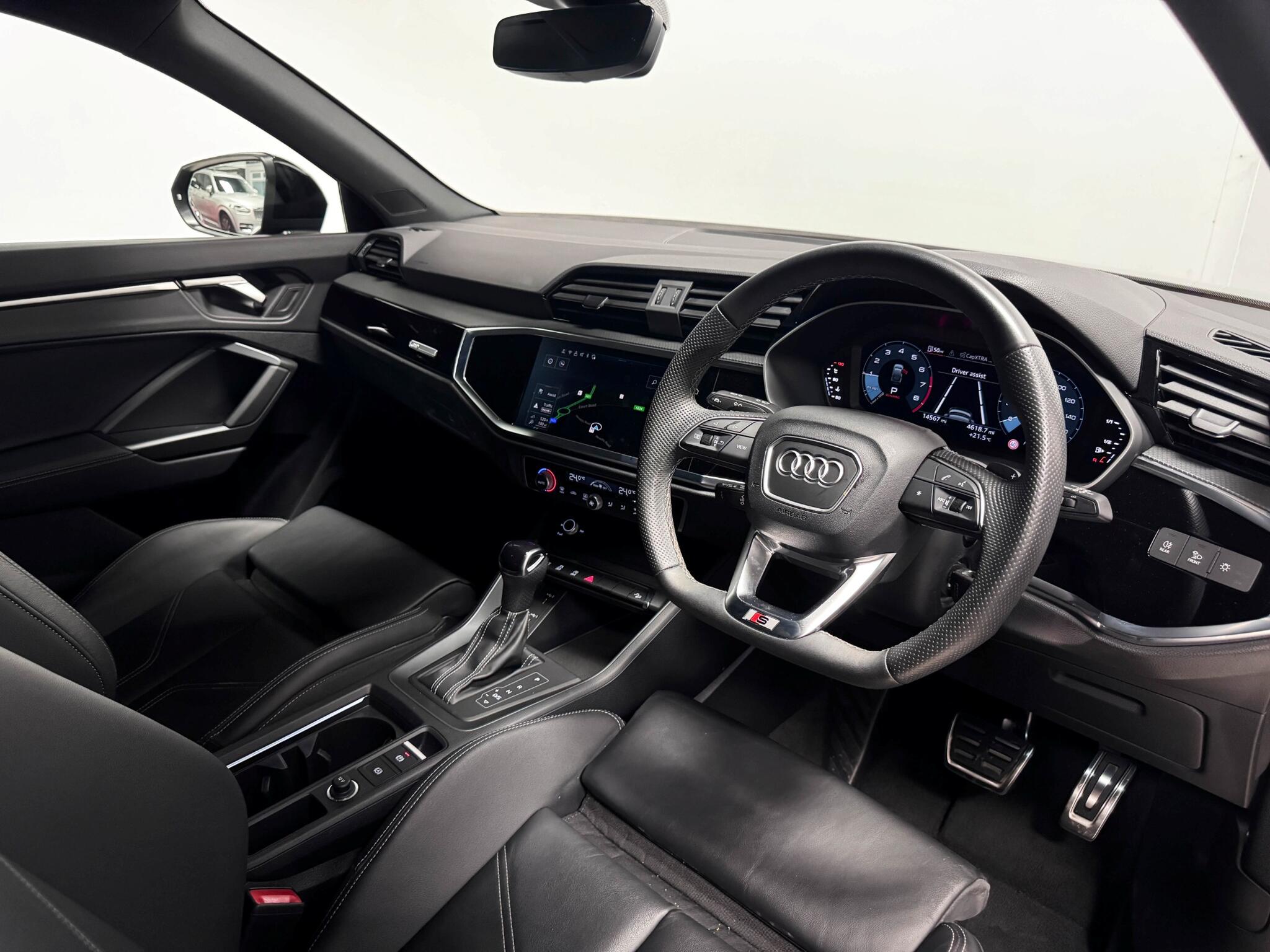 Audi Q3 view 30