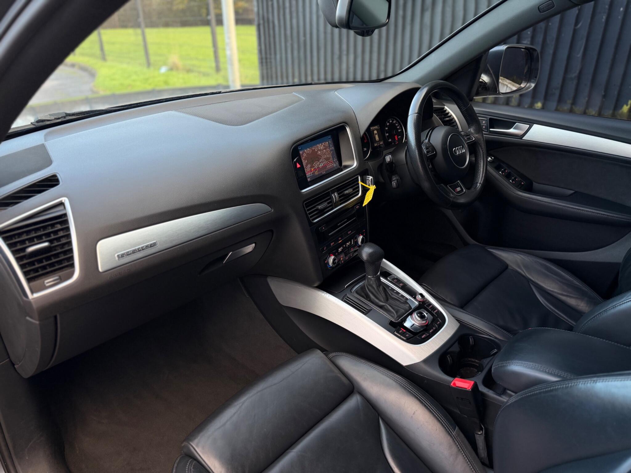 Audi Q5 view 14