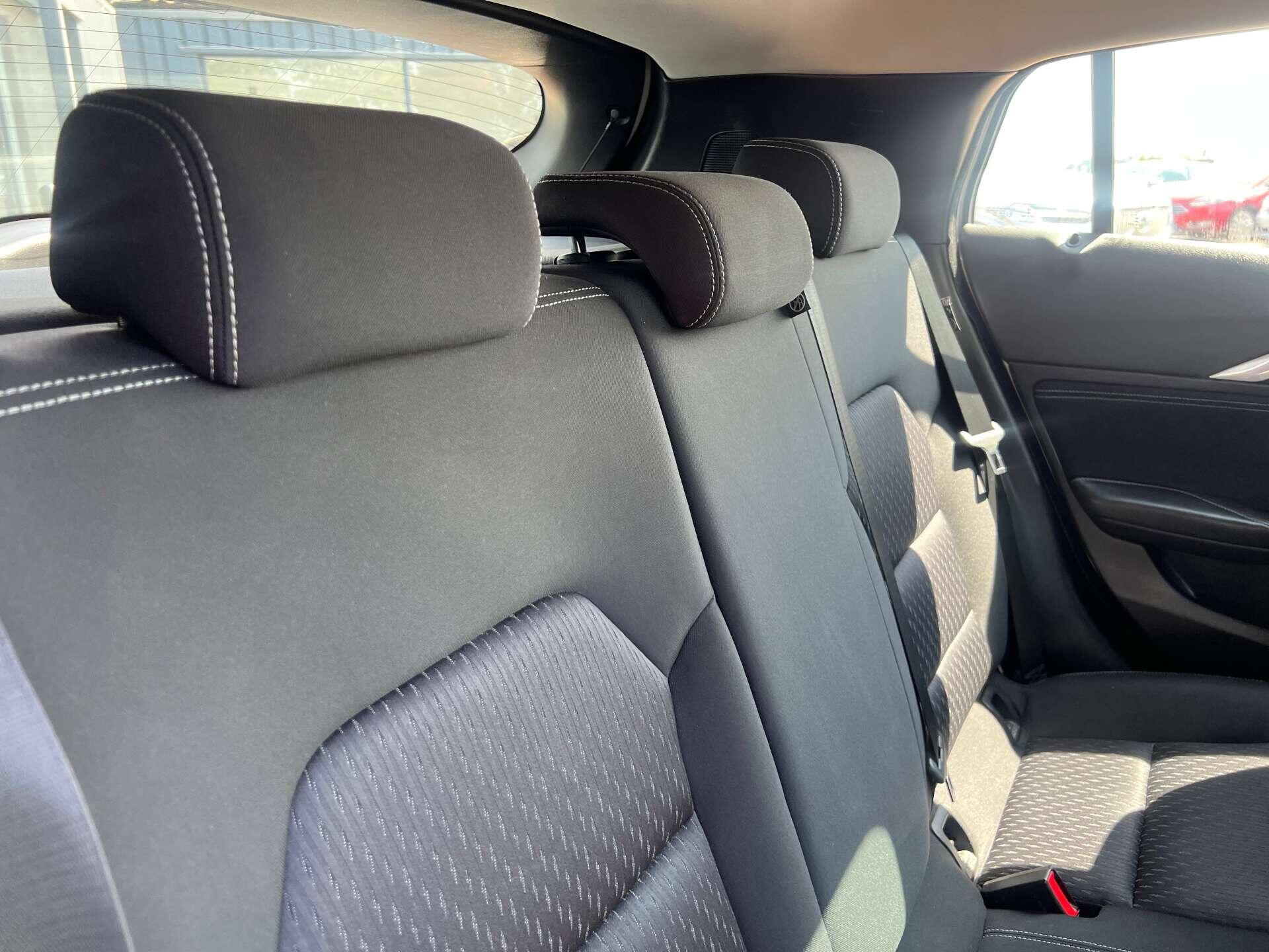 Infiniti Q30 view 36