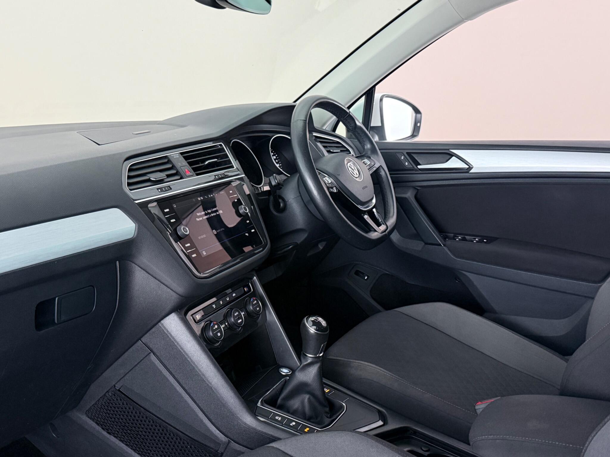 Volkswagen Tiguan view 13