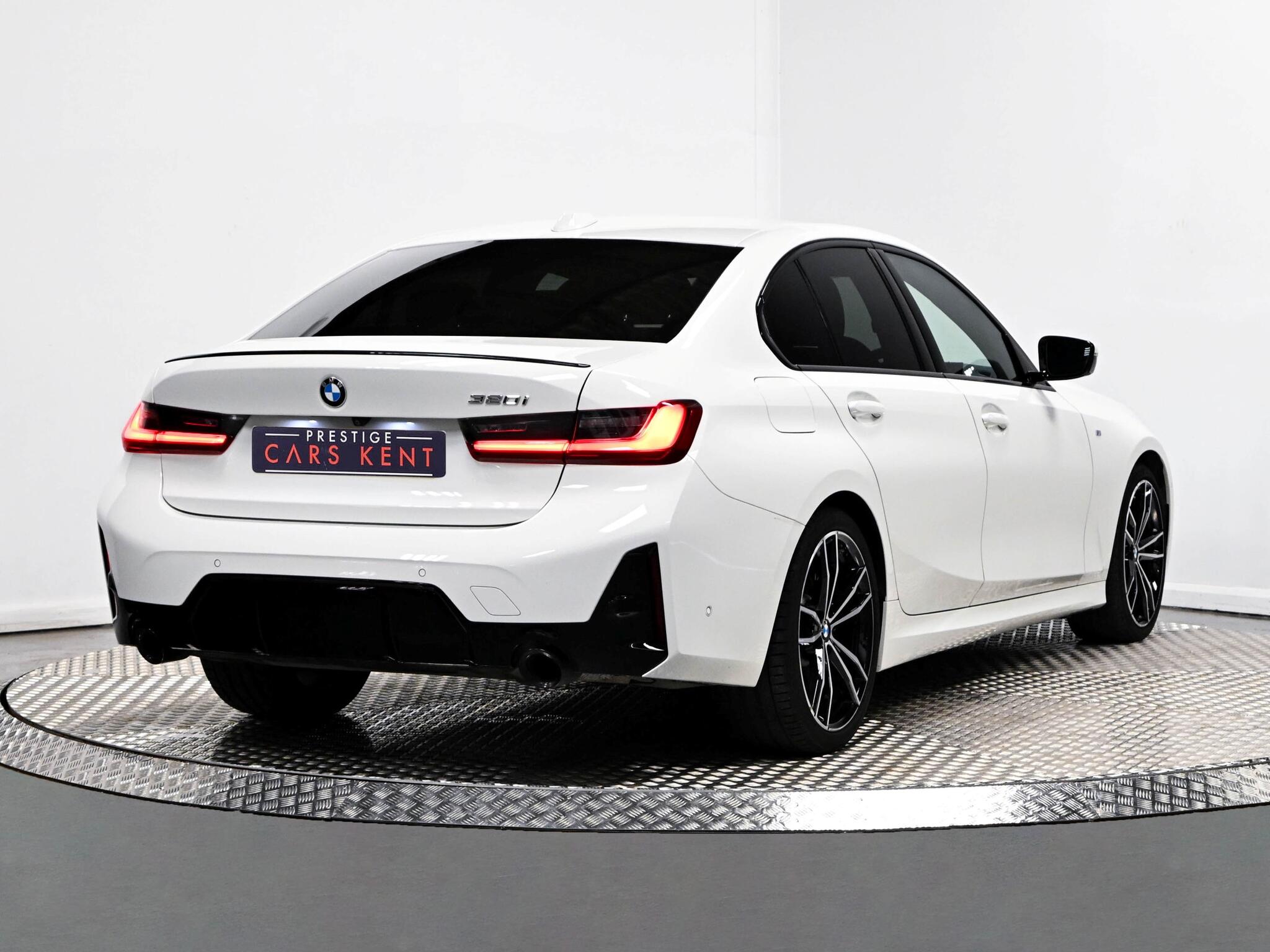 BMW 3 Series view 32