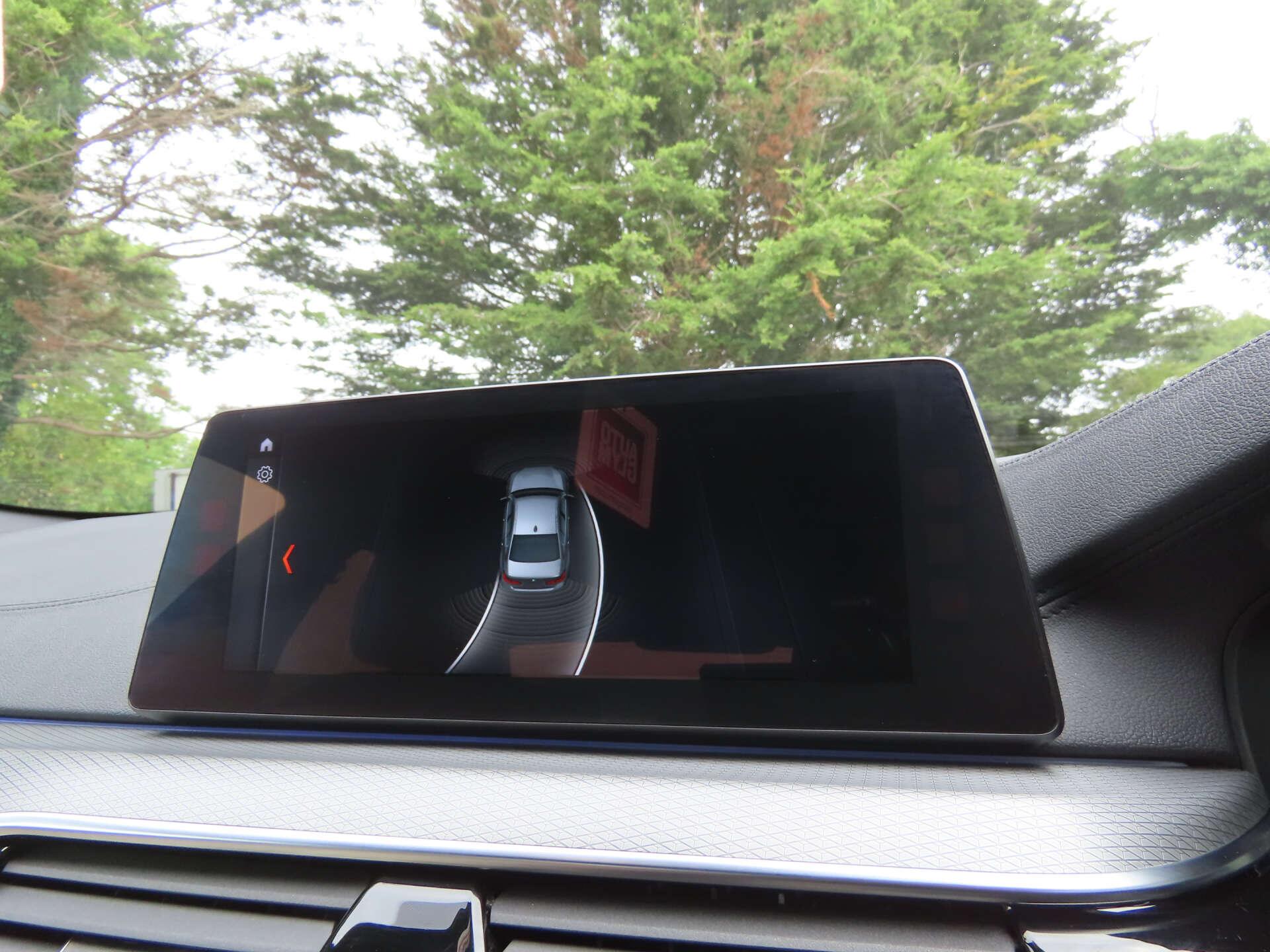 BMW 5 Series view 12
