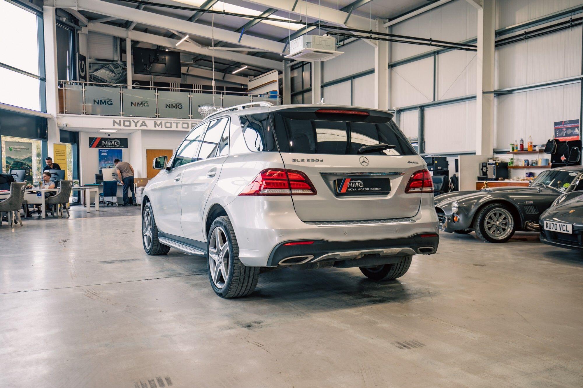 Mercedes-Benz GLE view 28