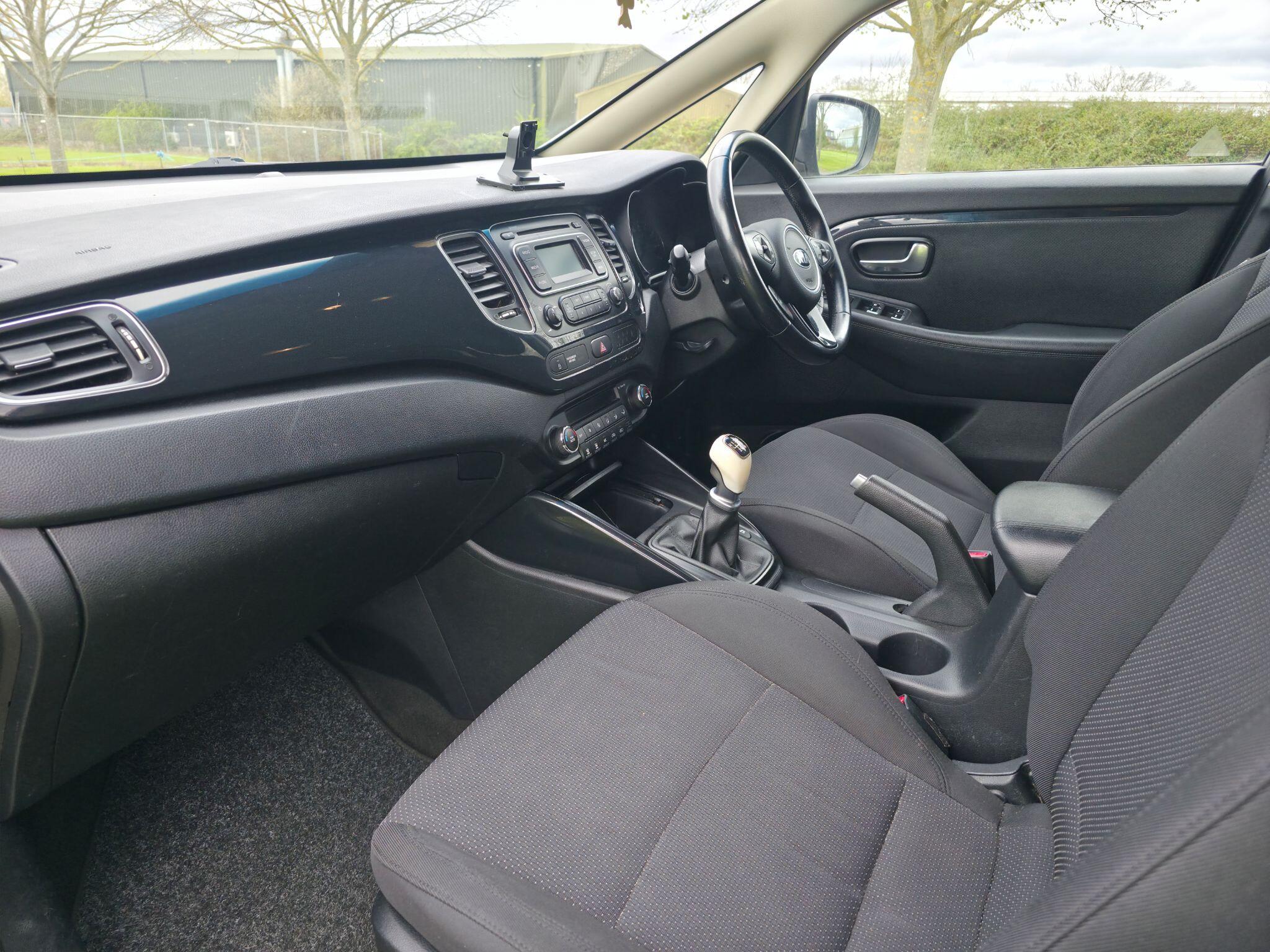 Kia Carens view 22