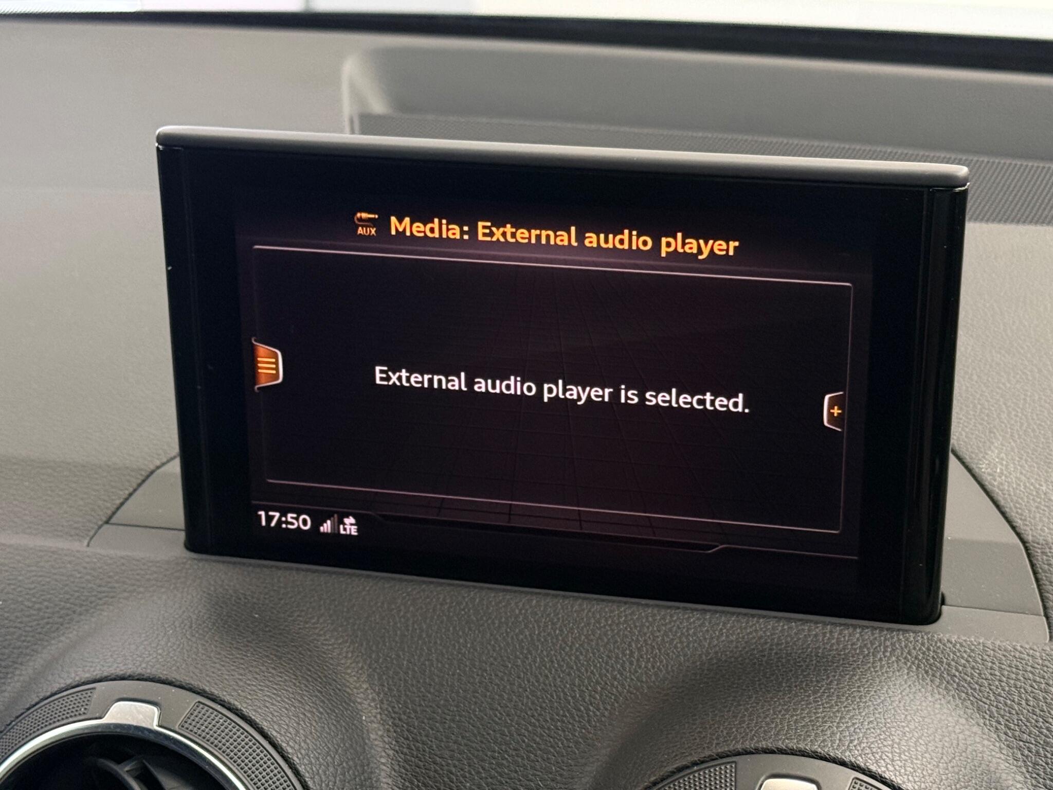 Audi Q2 view 26