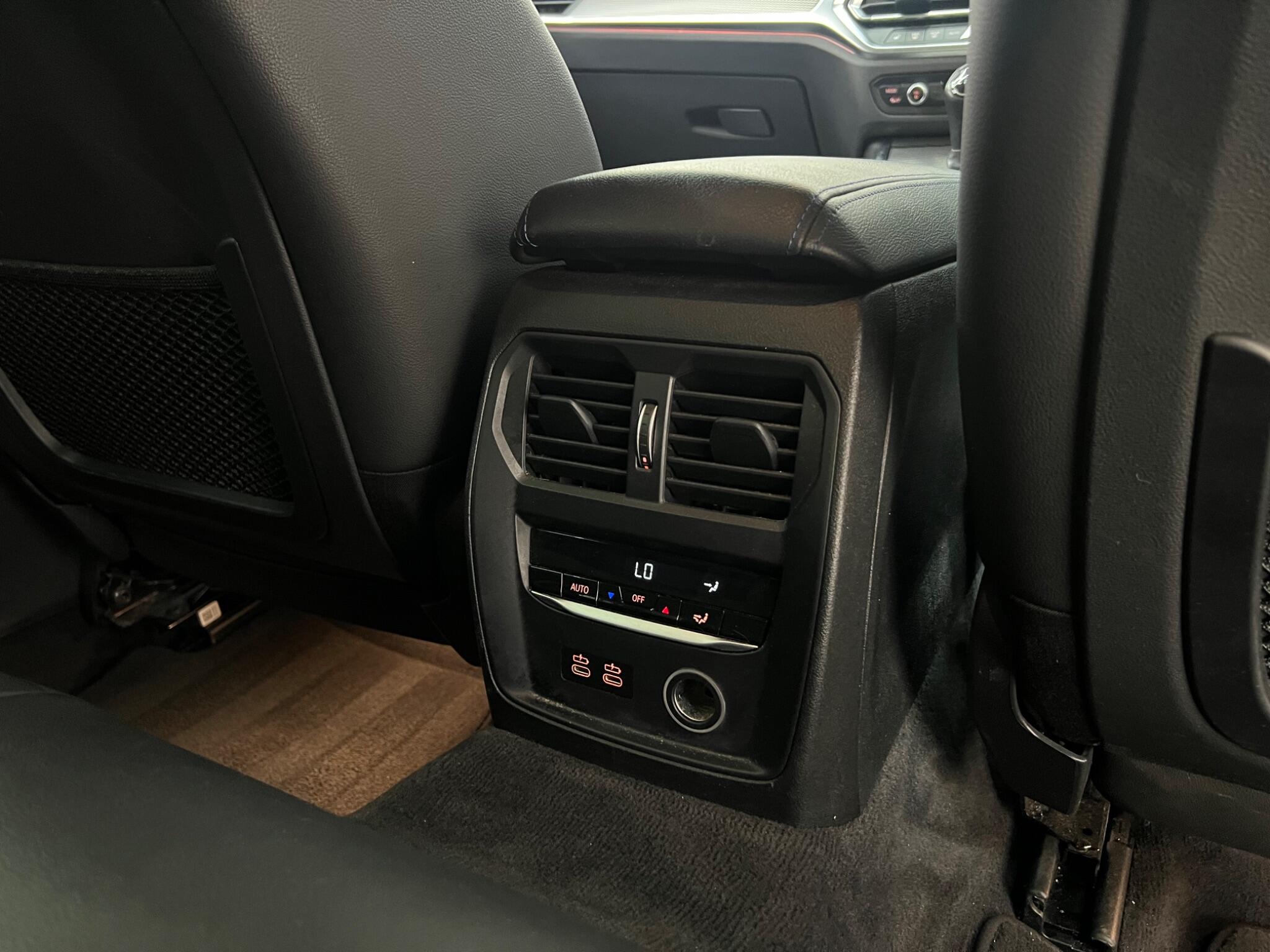 BMW 3 Series view 26