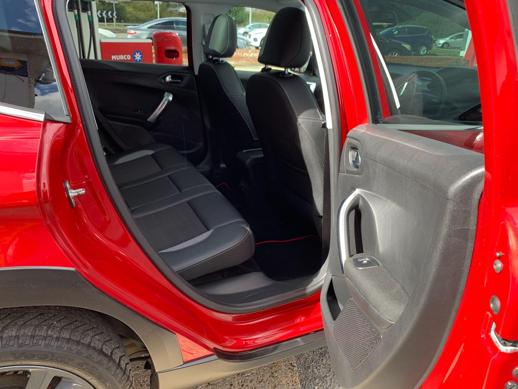 Peugeot 2008 view 16