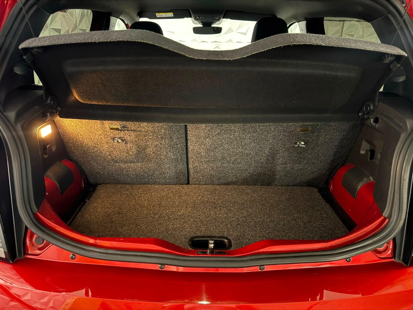 Volkswagen Up! view 35