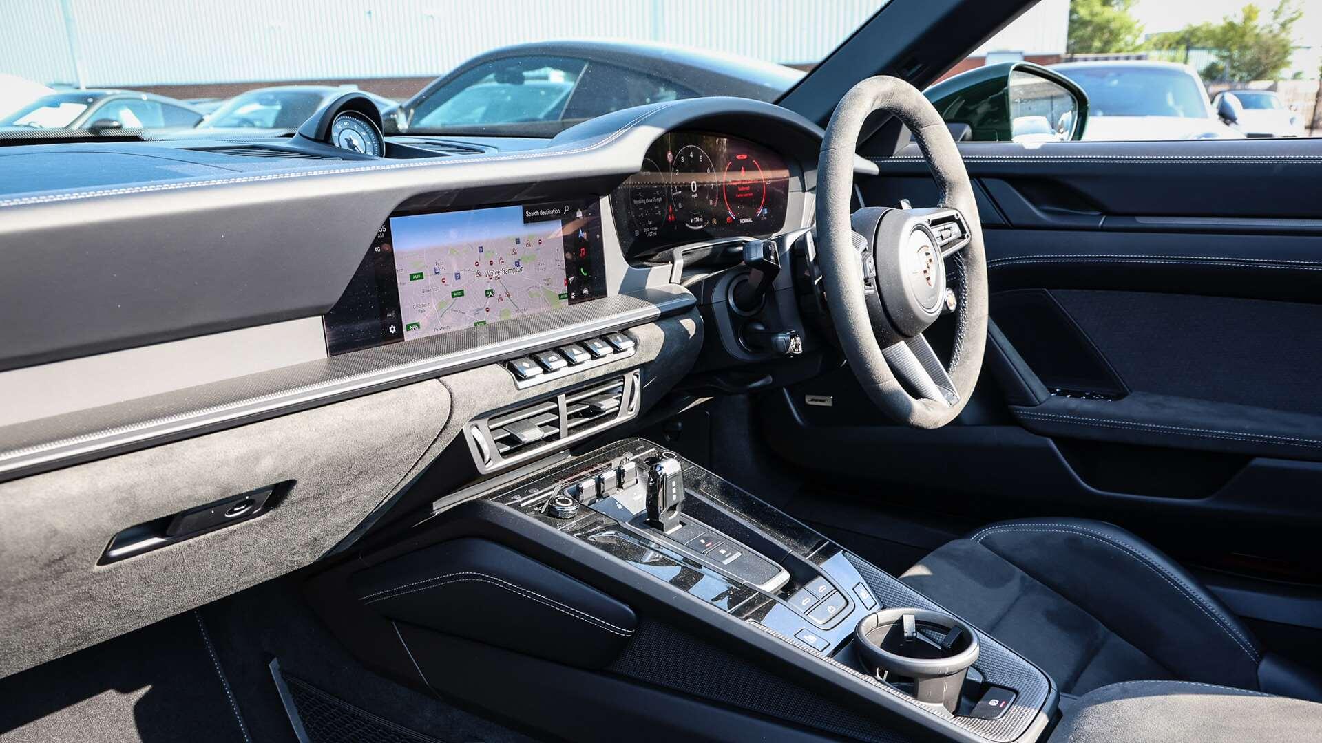 Porsche 911 view 5