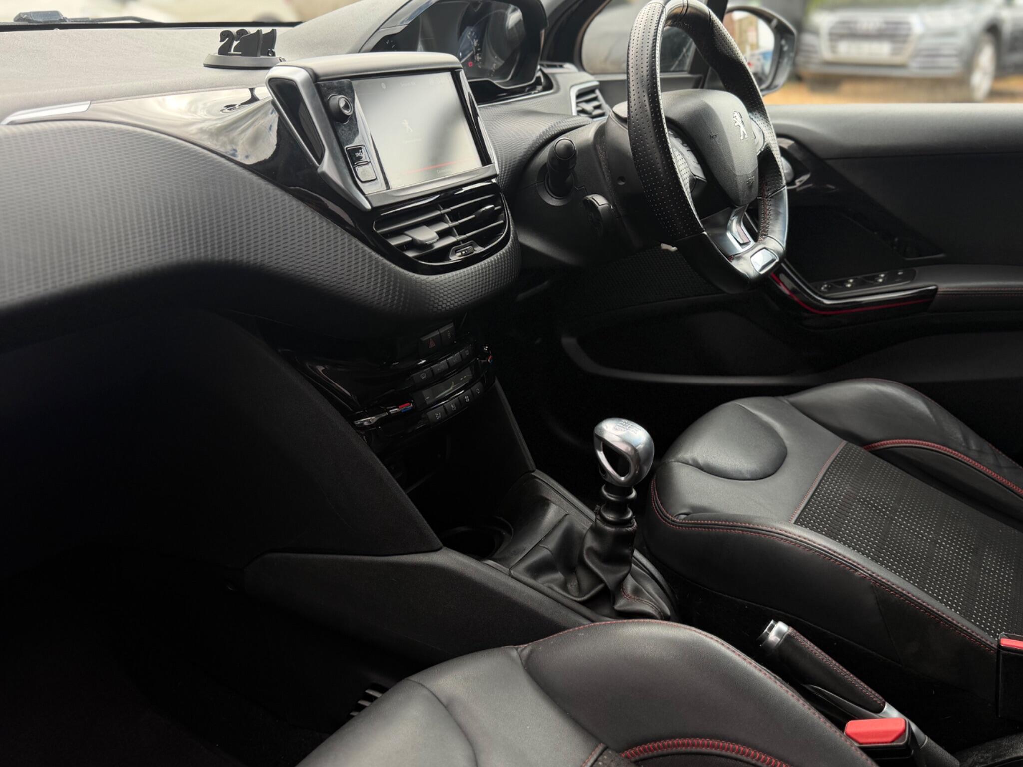 Peugeot 208 view 29