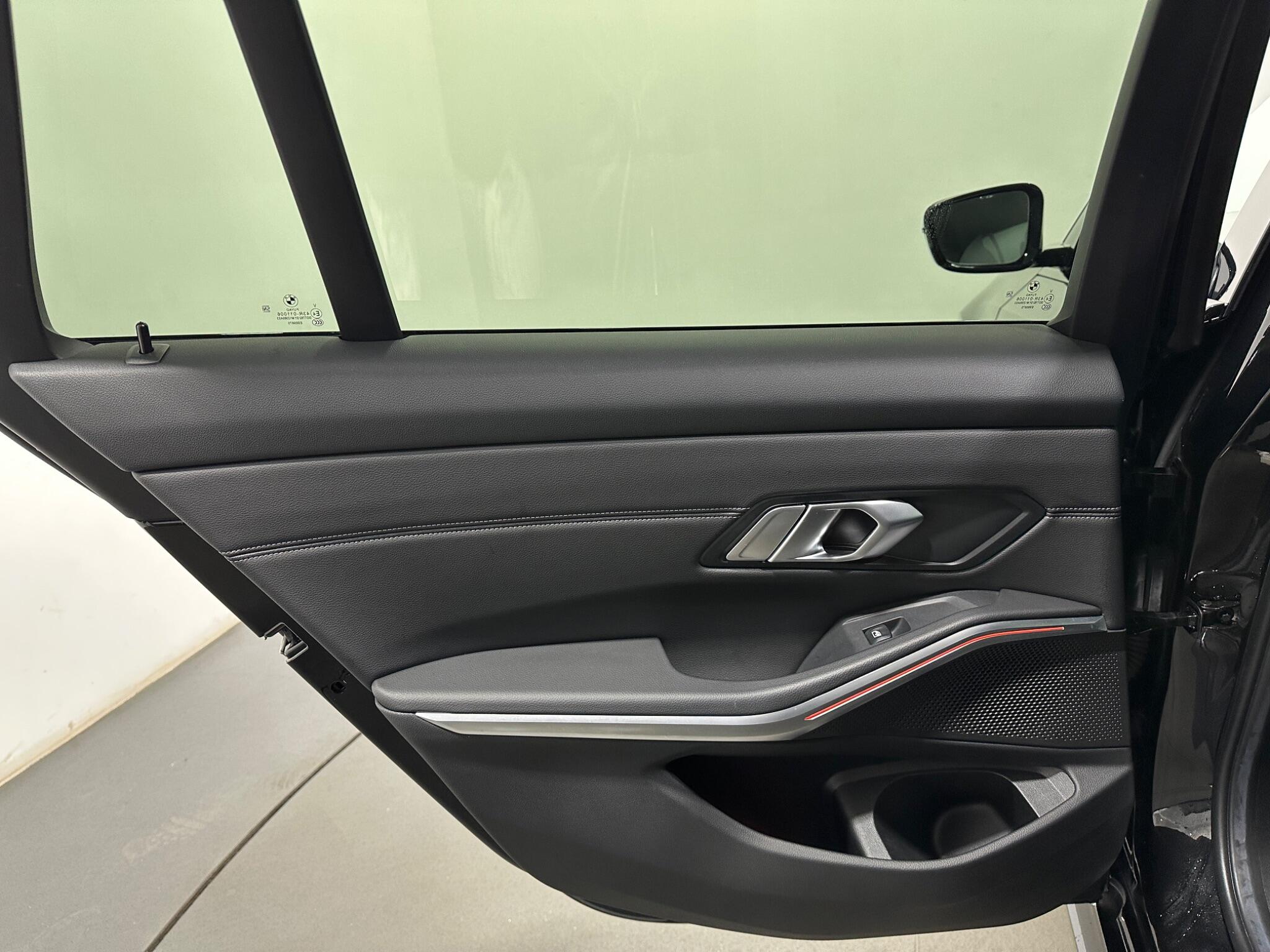 BMW 3 Series view 41