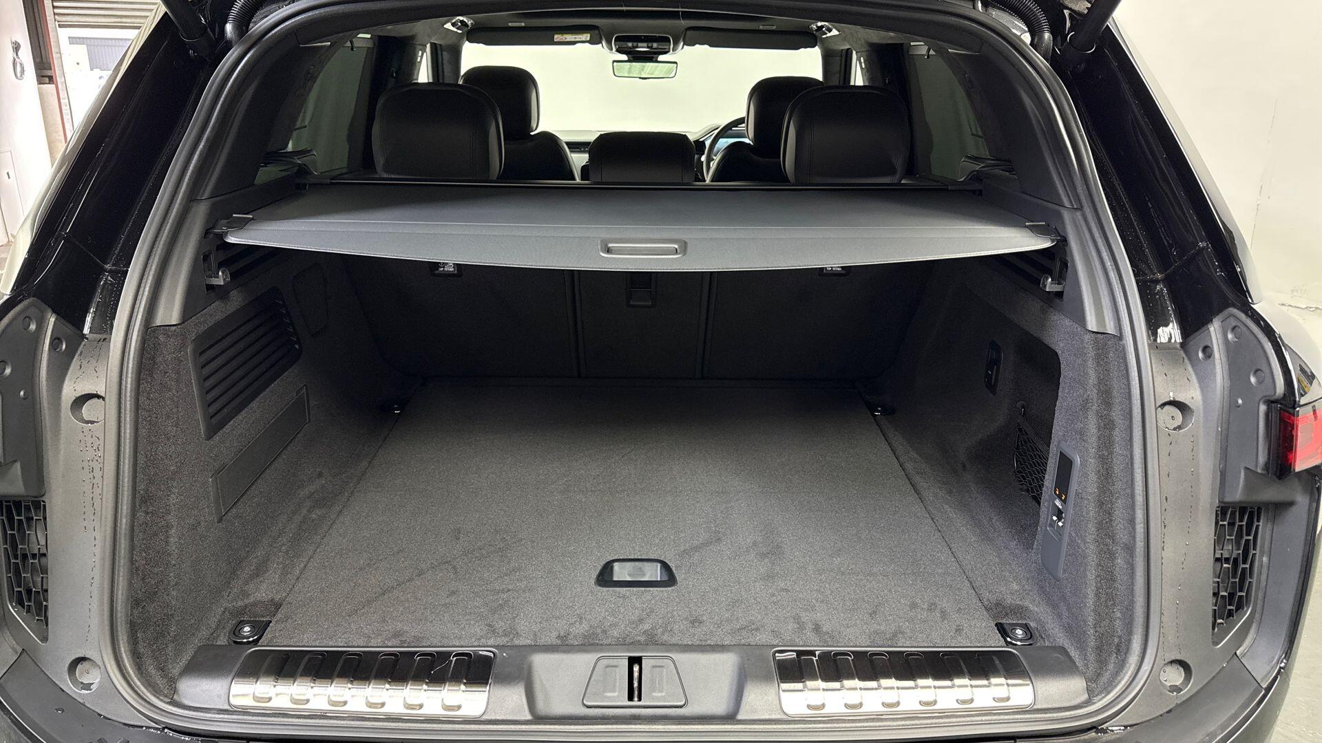 Land Rover Range Rover Sport view 10