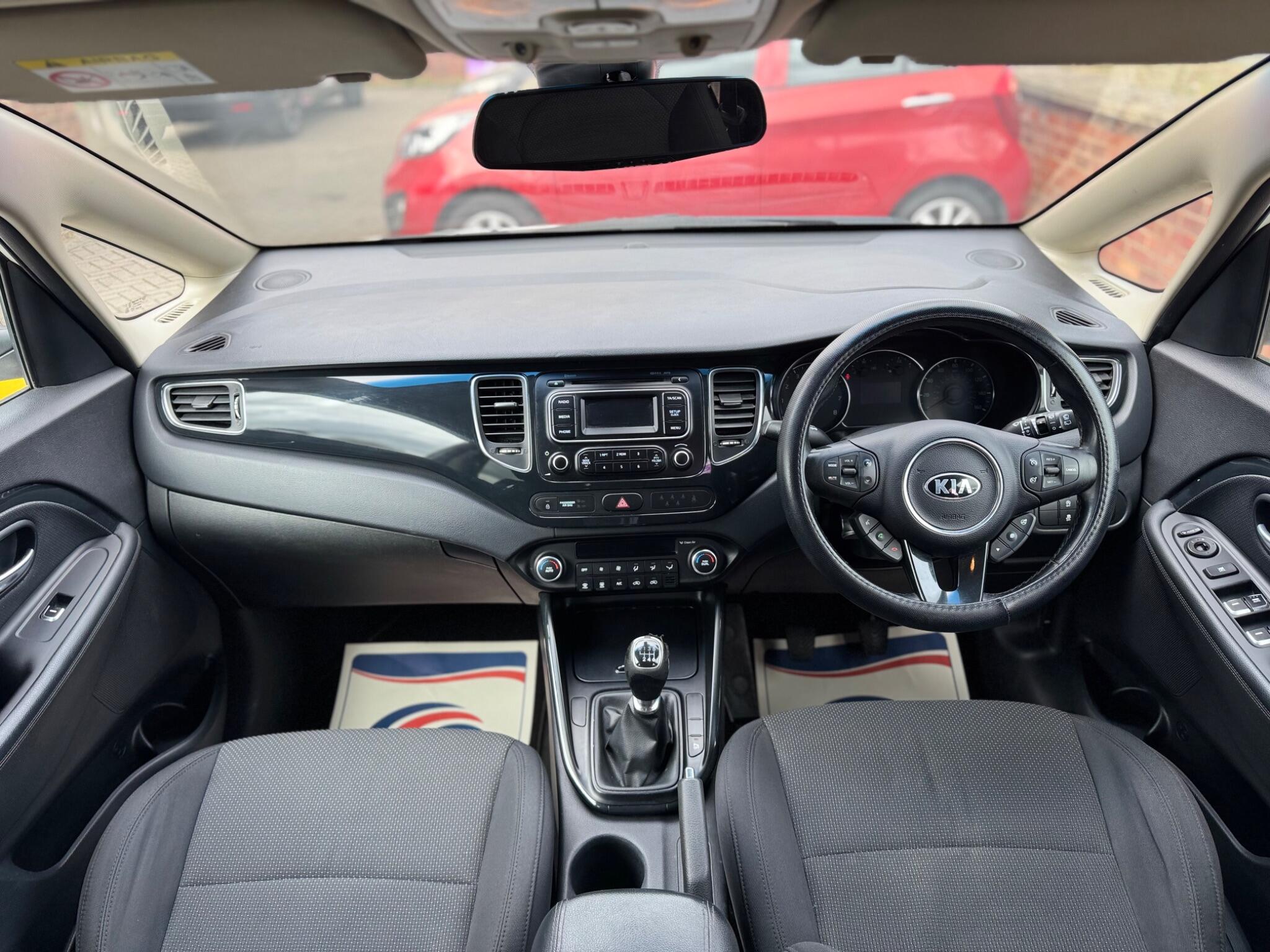Kia Carens view 16