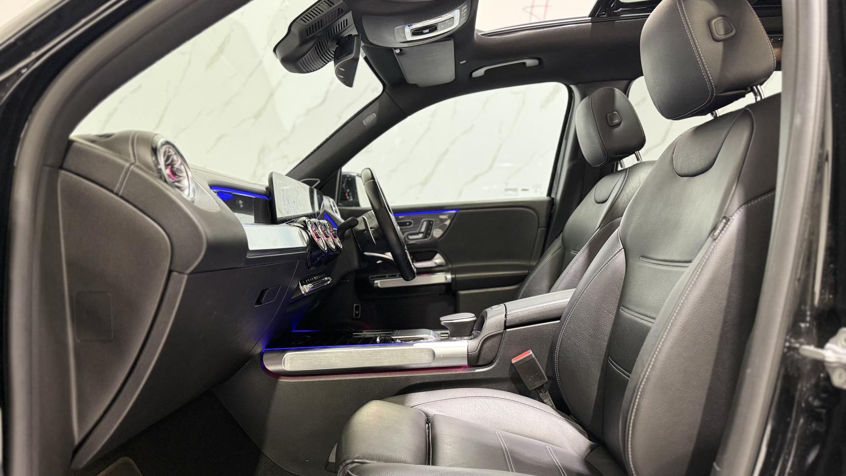 Mercedes-Benz GLB view 7