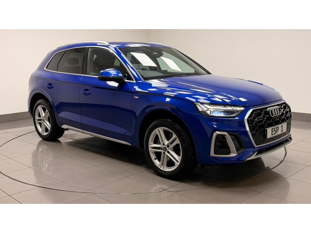Audi Q5 view 11