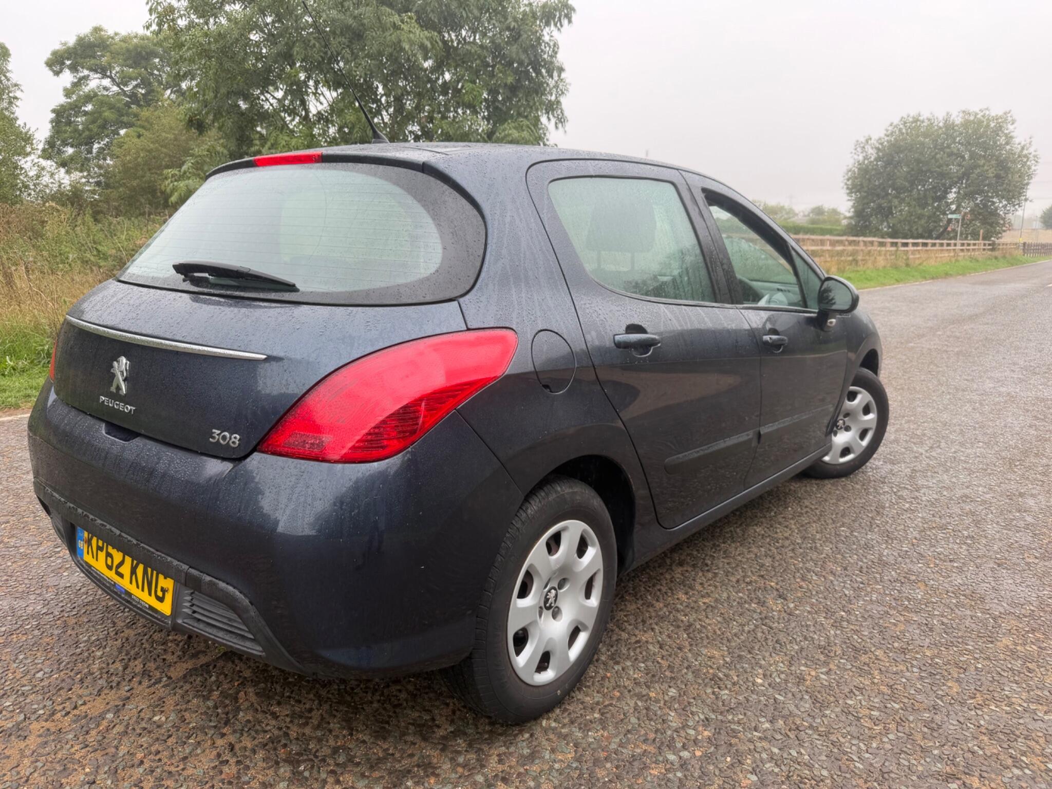 Peugeot 308 view 2