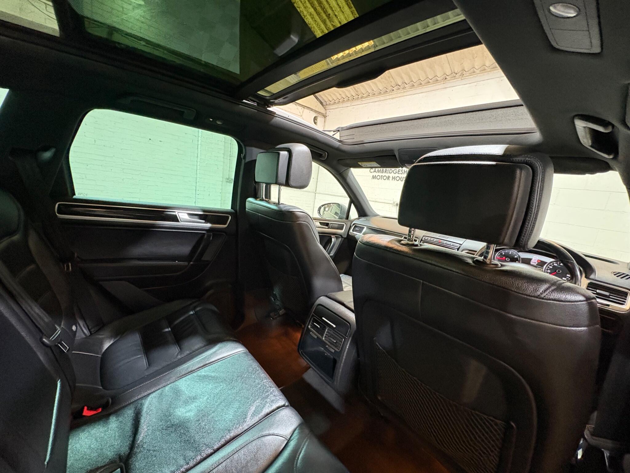 Volkswagen Touareg view 42