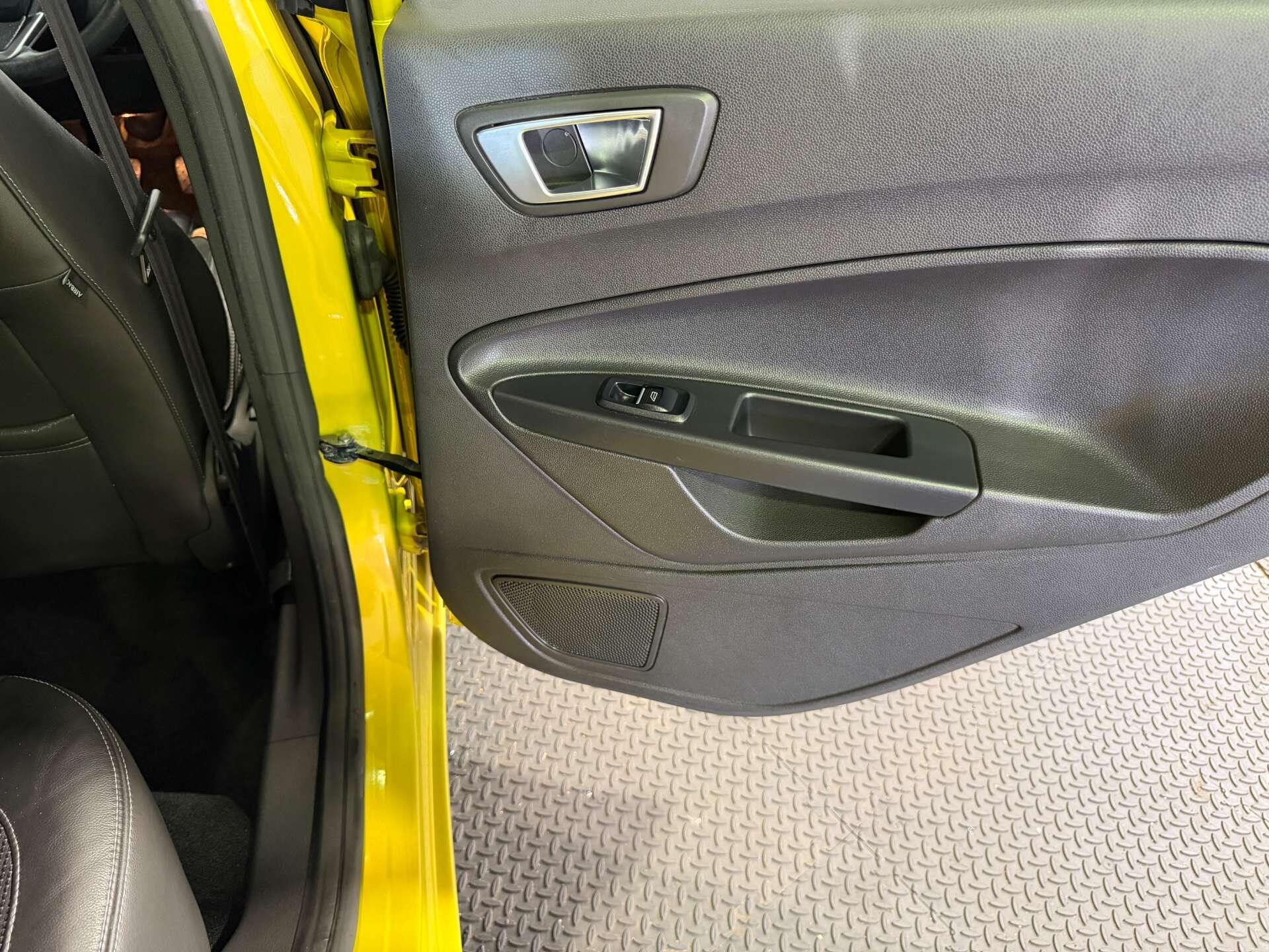 Ford Fiesta view 49