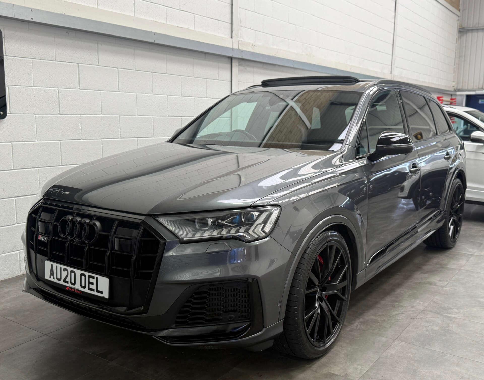 Audi SQ7 view 3