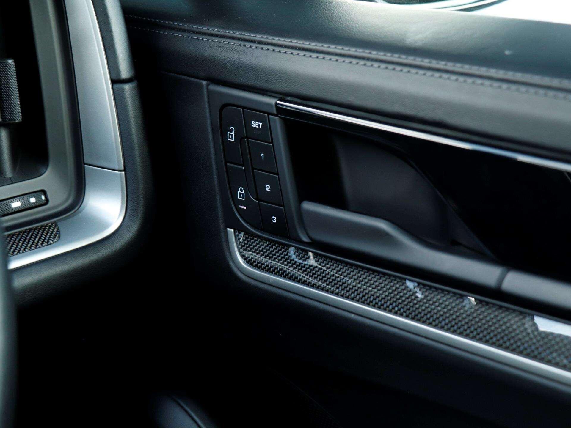 Porsche Cayenne view 21