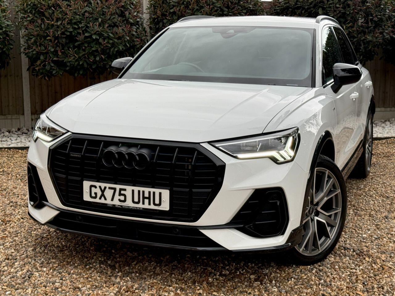 Audi Q3 view 8