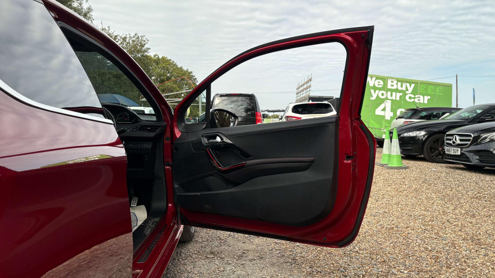 Peugeot 208 view 32