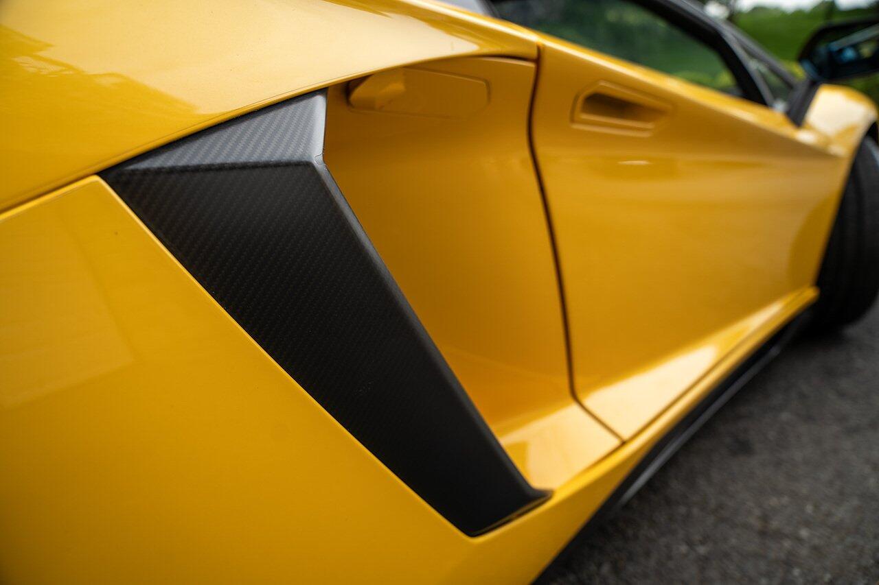 Lamborghini Aventador view 36