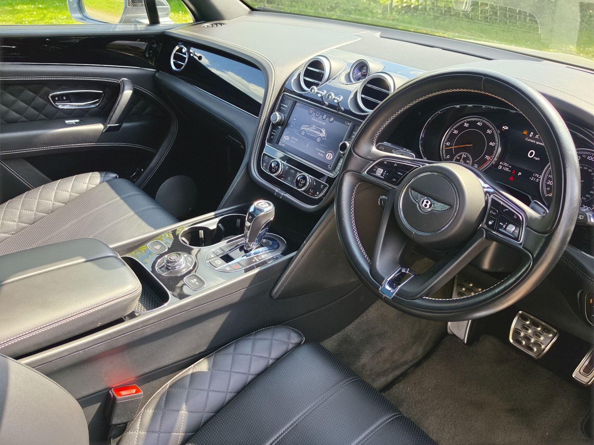 Bentley Bentayga view 16