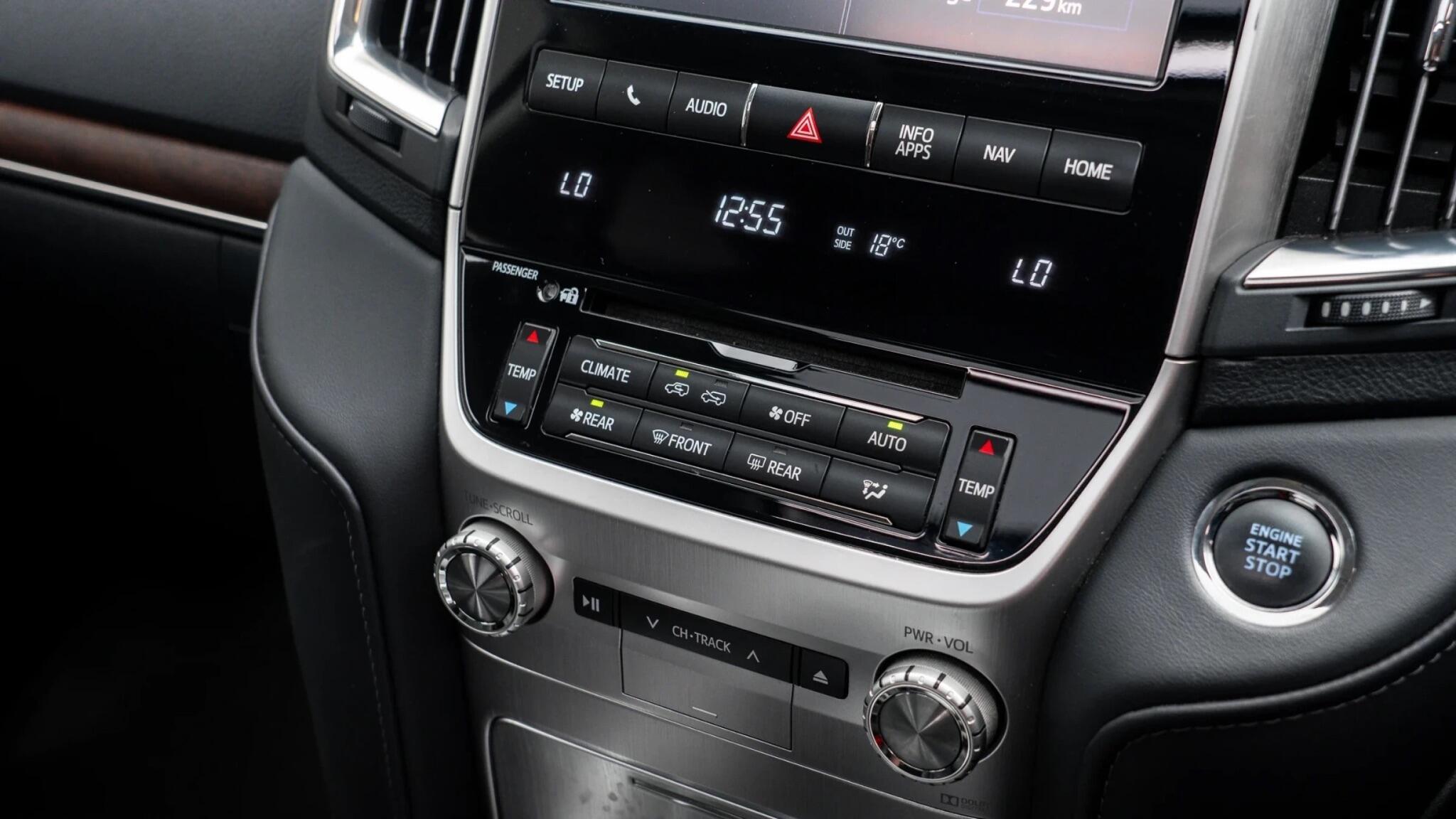 Toyota Land Cruiser view 22