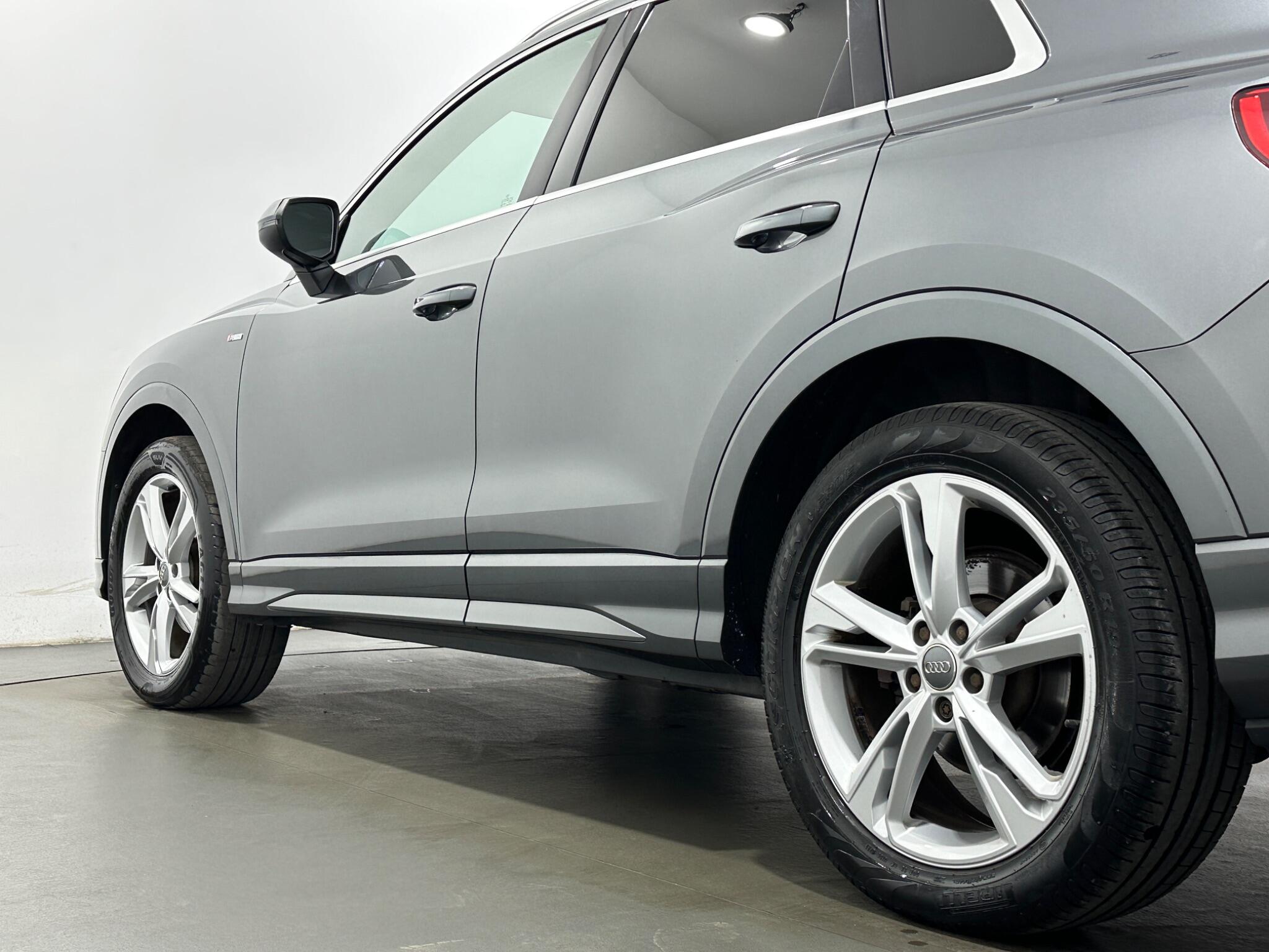 Audi Q3 view 49