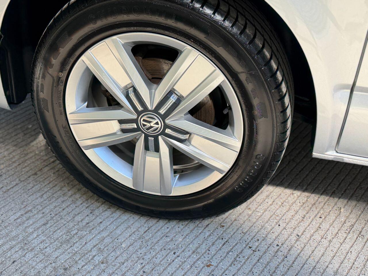 Volkswagen California view 11