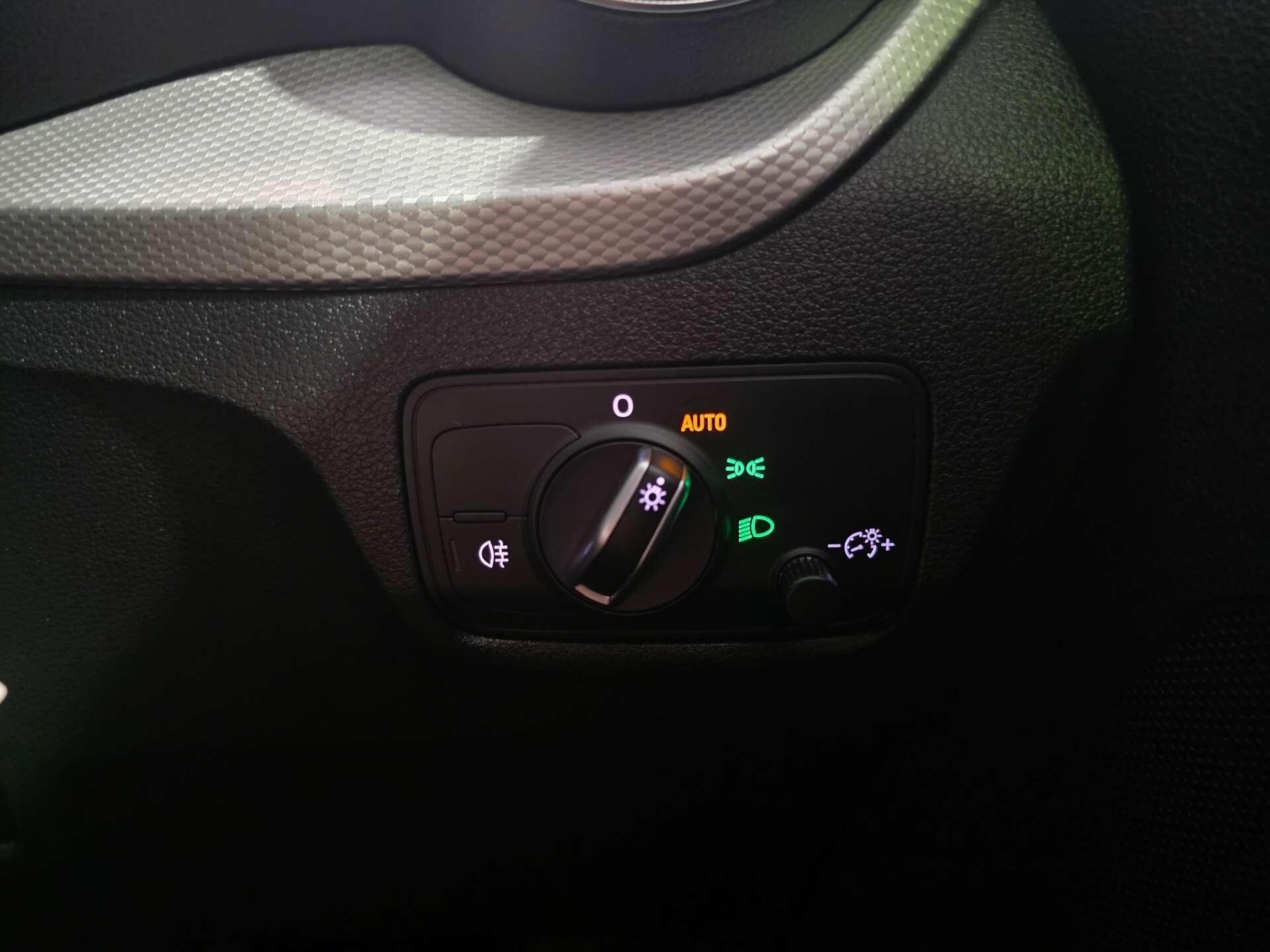 Audi Q2 view 18