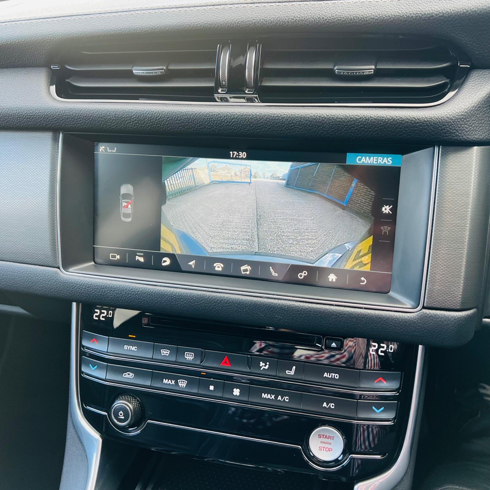 Jaguar XF view 22