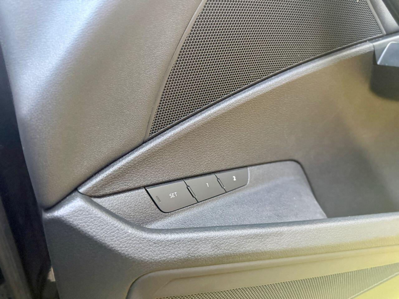 Audi e-tron view 20