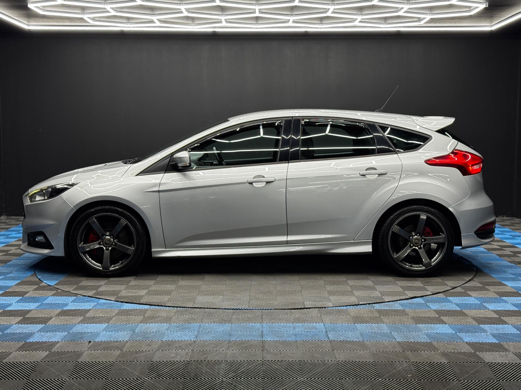 Ford Focus view 8