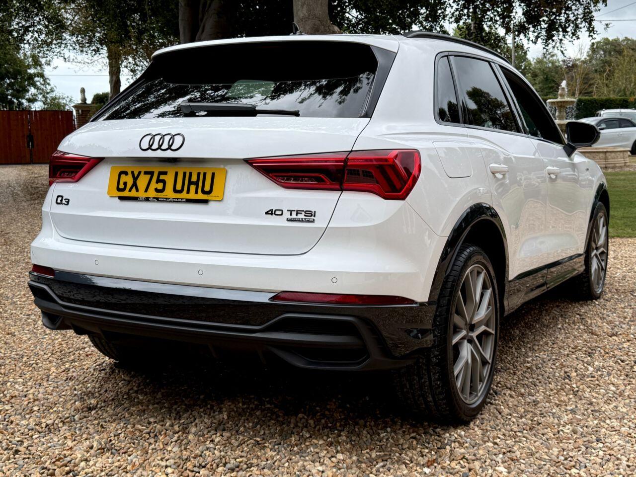 Audi Q3 view 13
