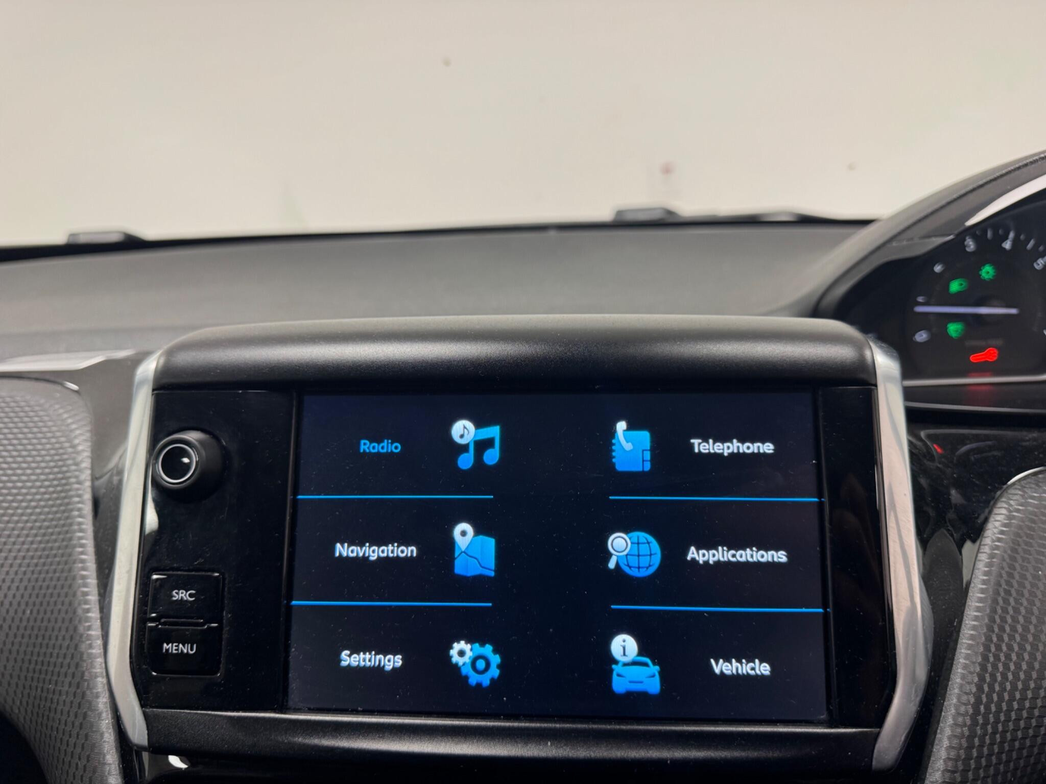 Peugeot 208 view 12