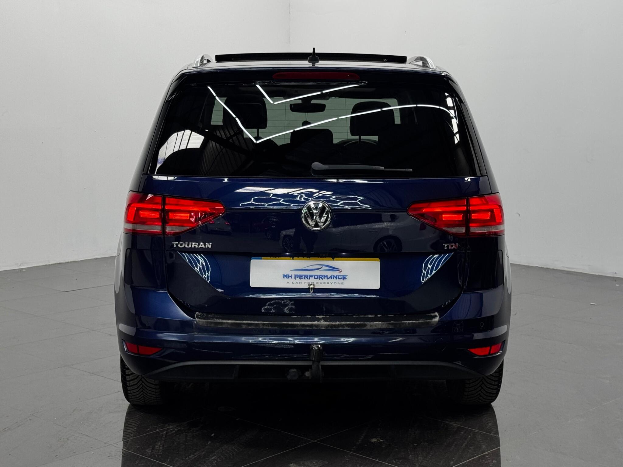 Volkswagen Touran view 76