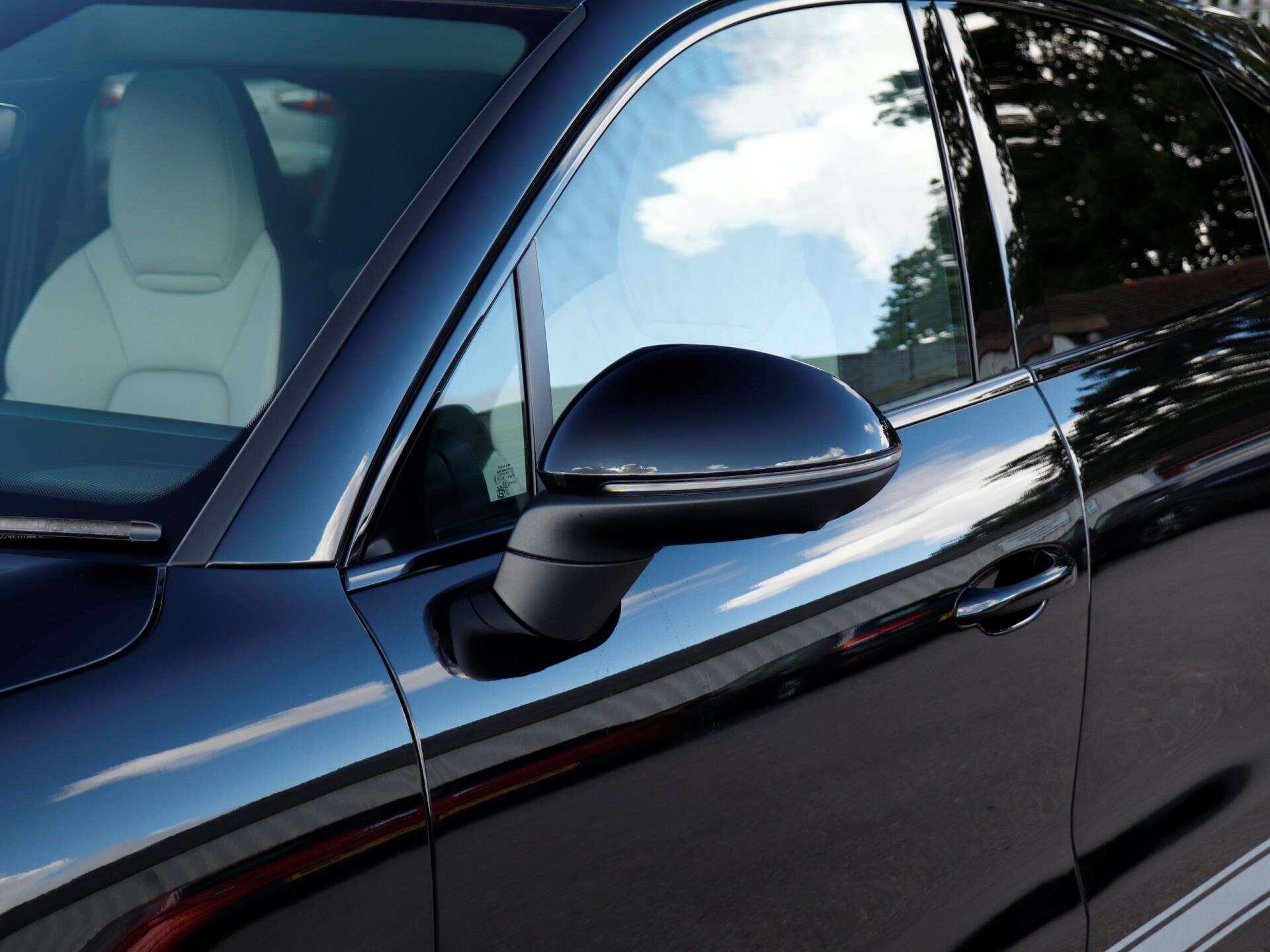Porsche Cayenne view 33